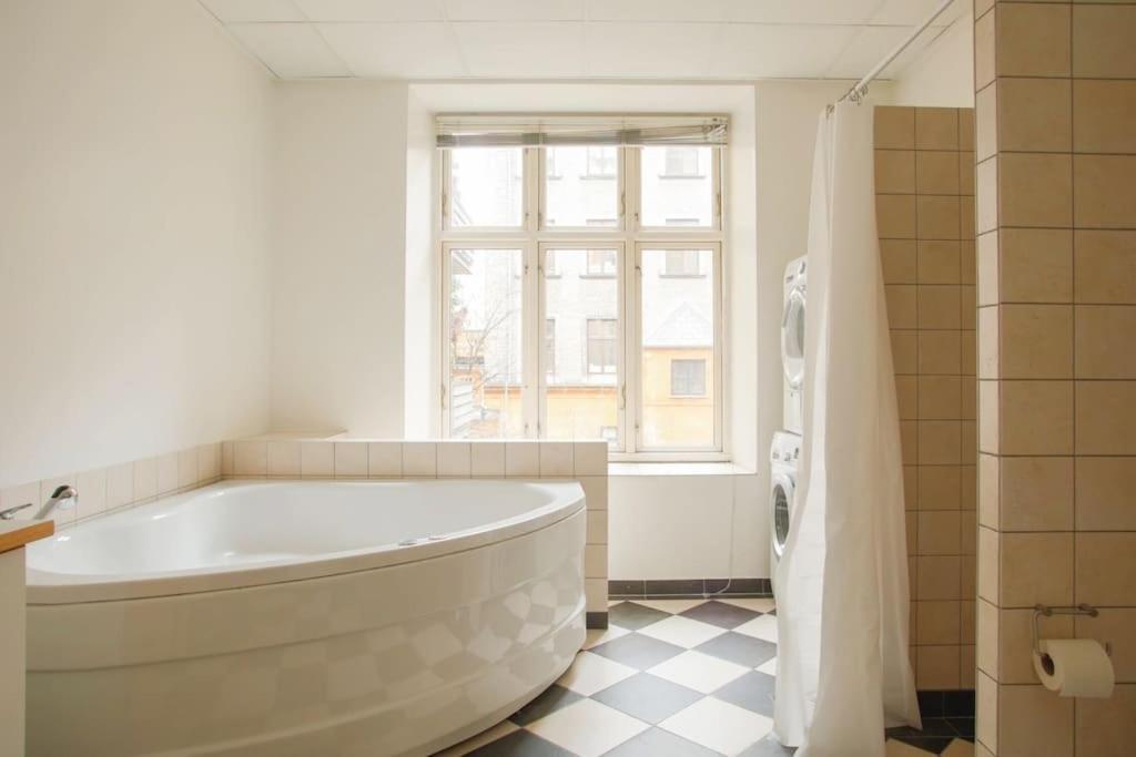 Large & Bright 3Br Apartment W Whirlpool Near Metro コペンハーゲン エクステリア 写真