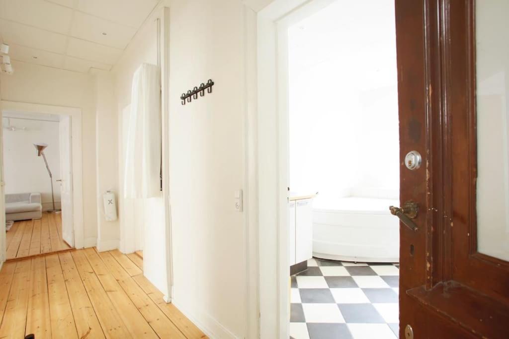 Large & Bright 3Br Apartment W Whirlpool Near Metro コペンハーゲン エクステリア 写真