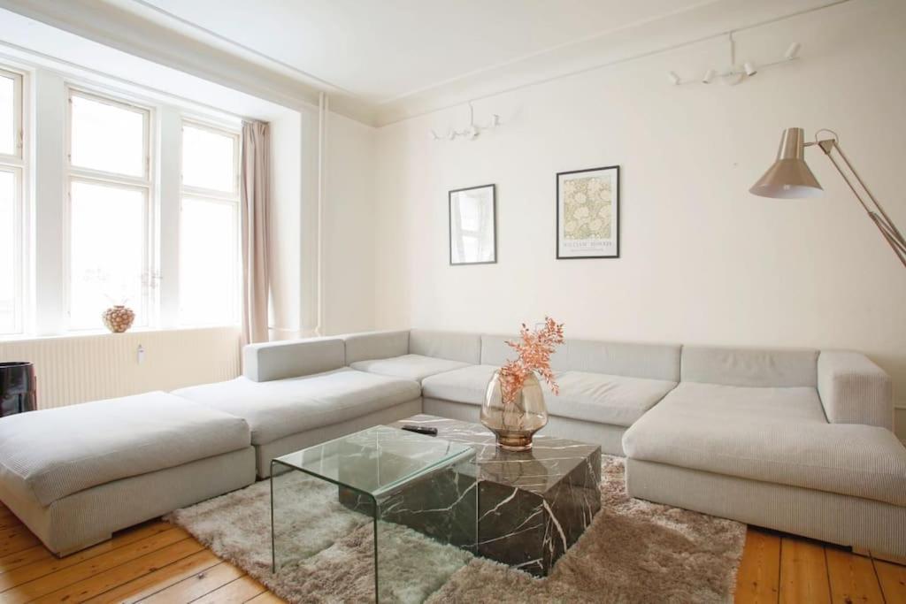 Large & Bright 3Br Apartment W Whirlpool Near Metro コペンハーゲン エクステリア 写真