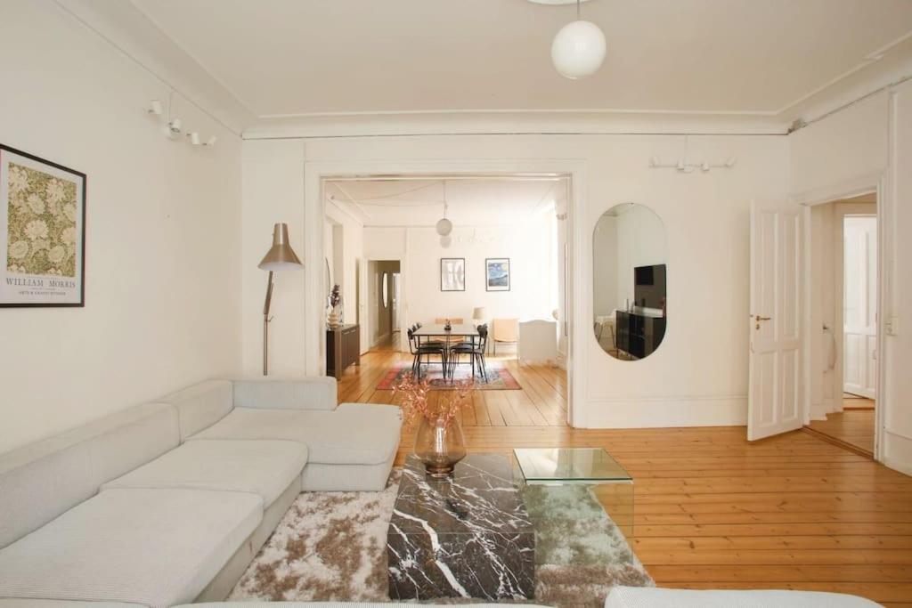 Large & Bright 3Br Apartment W Whirlpool Near Metro コペンハーゲン エクステリア 写真