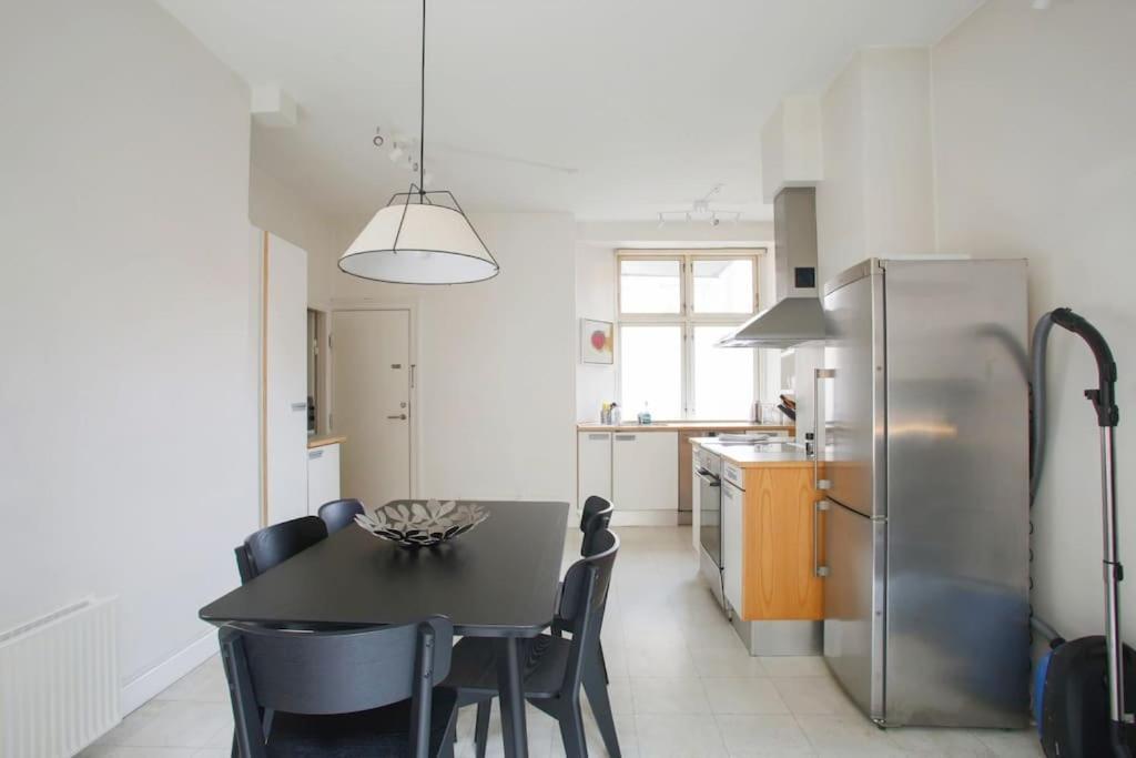 Large & Bright 3Br Apartment W Whirlpool Near Metro コペンハーゲン エクステリア 写真